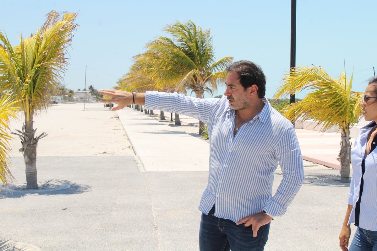JULIANZACARIASC's tweet photo. Con el fin de revisar avances de los trabajos de reactivación en el Malecón internacional, hice recorrido en días pasados con Directores y Regidores del Ayuntamiento. 
#Mejoras:
✅ Zona 100% familiar
✅ Seguro
✅ Con buena Iluminación
✅ Parques en buen estado
✅ Restaurantes https://t.co/M1AfSy2hPa