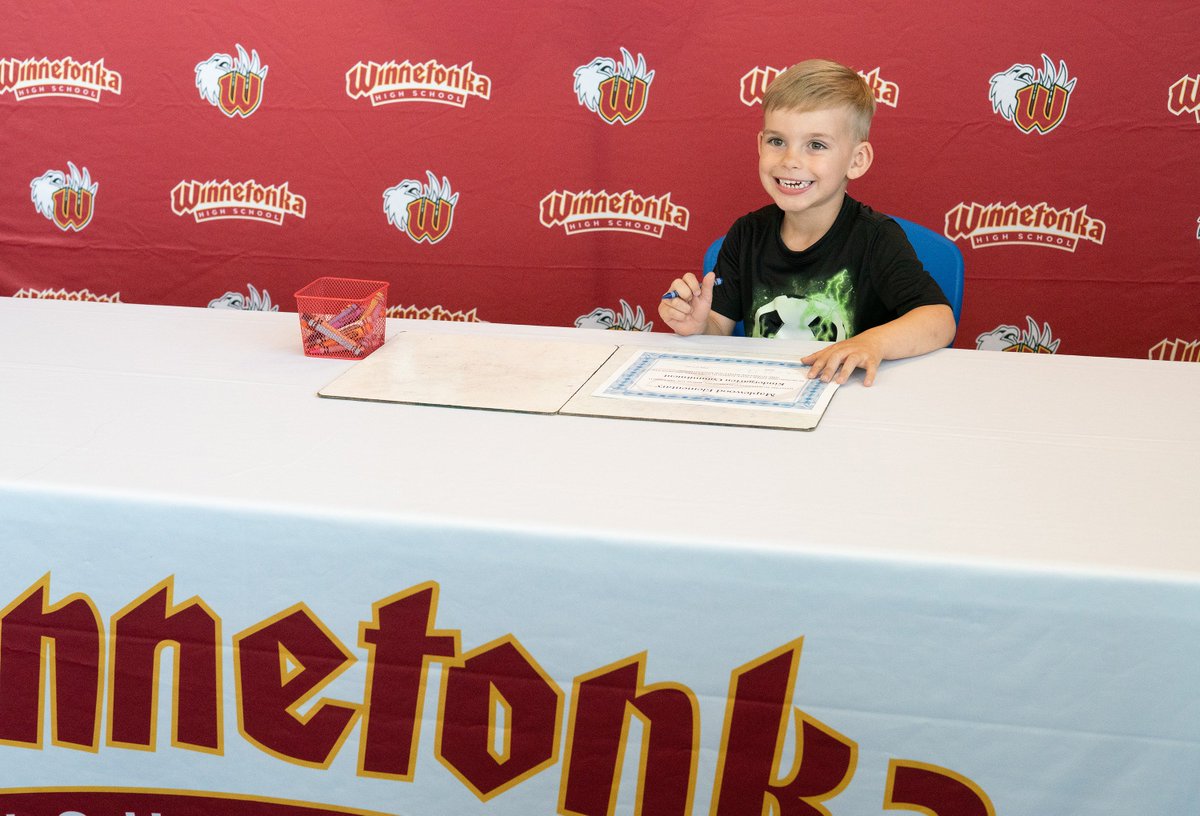 NKCSchools's tweet image. Future Griffins from @MaplewoodElemen committed to #TonkaNation this week! With their families cheering them on, members of the Class of 2032 signed their letters of intent to begin kindergarten in the fall.