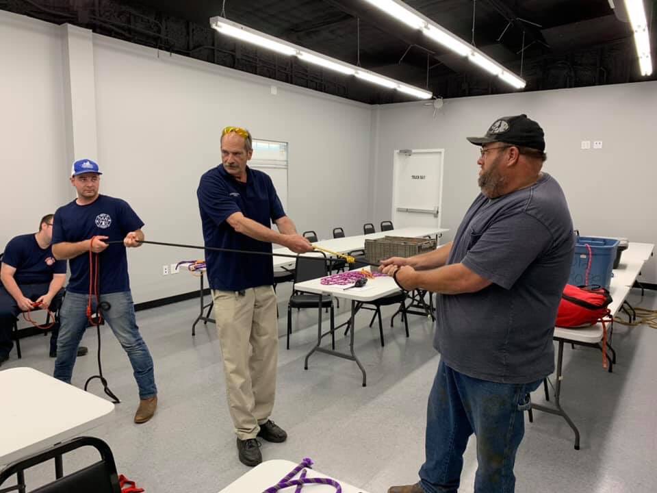 WarrenCoEMA's tweet photo. Our office hosted and welcomed some of the new members from the @WCTechRescue at our Emergency Services building last night for a basic ropes class. https://t.co/eVecWH8Nay