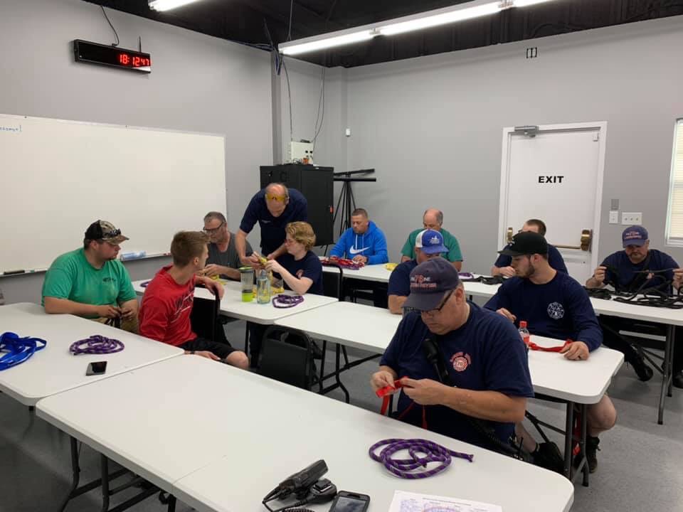 WarrenCoEMA's tweet photo. Our office hosted and welcomed some of the new members from the @WCTechRescue at our Emergency Services building last night for a basic ropes class. https://t.co/eVecWH8Nay