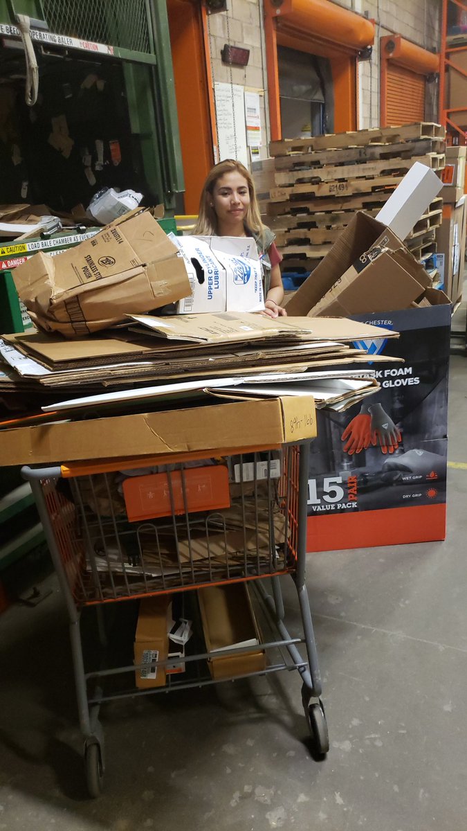 JOEGYAMFI1's tweet photo. Jennifer in D.25 and Myself throwing away cardboards after an intensive packdown. #cardboardchallenge@4637# https://t.co/6TFsDuaNIl