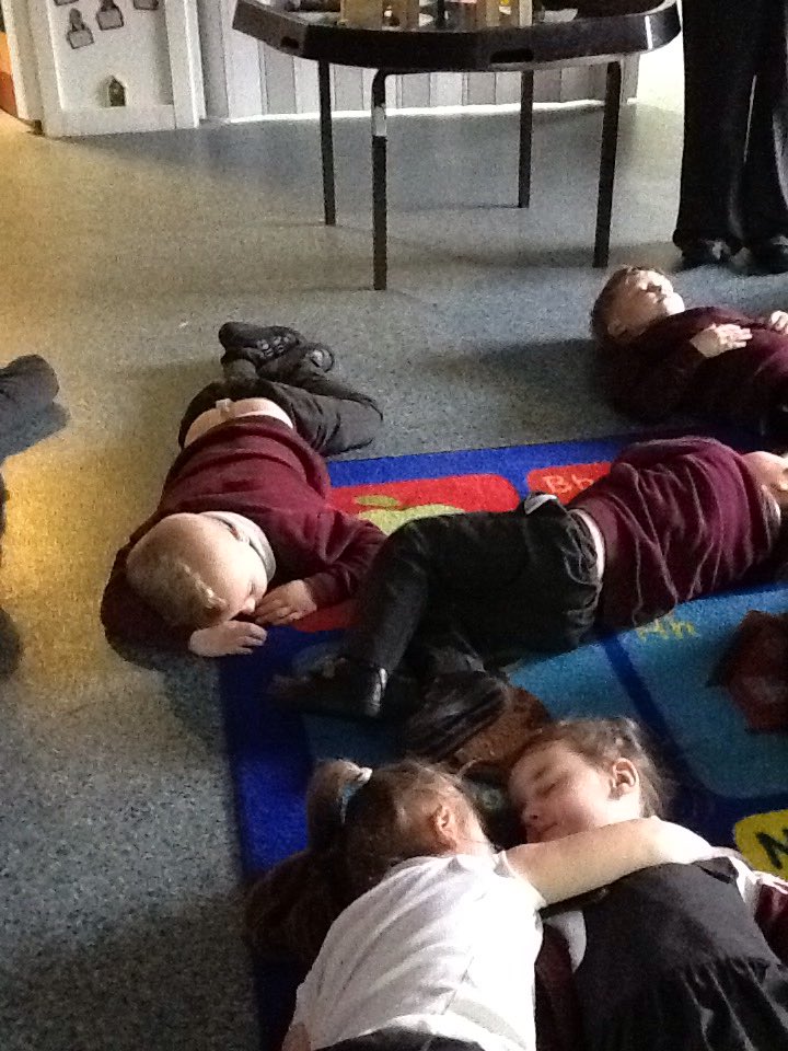 MoorsideEYFS1's tweet photo. Perfect way to end a busy first week back! Quiet meditation time 💤🙌🏼✨🌾 https://t.co/AXFsd1mylZ