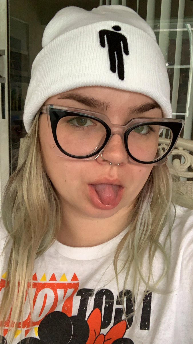 crispy42068's tweet image. my #blohsh beanie is here and i am HAPPY