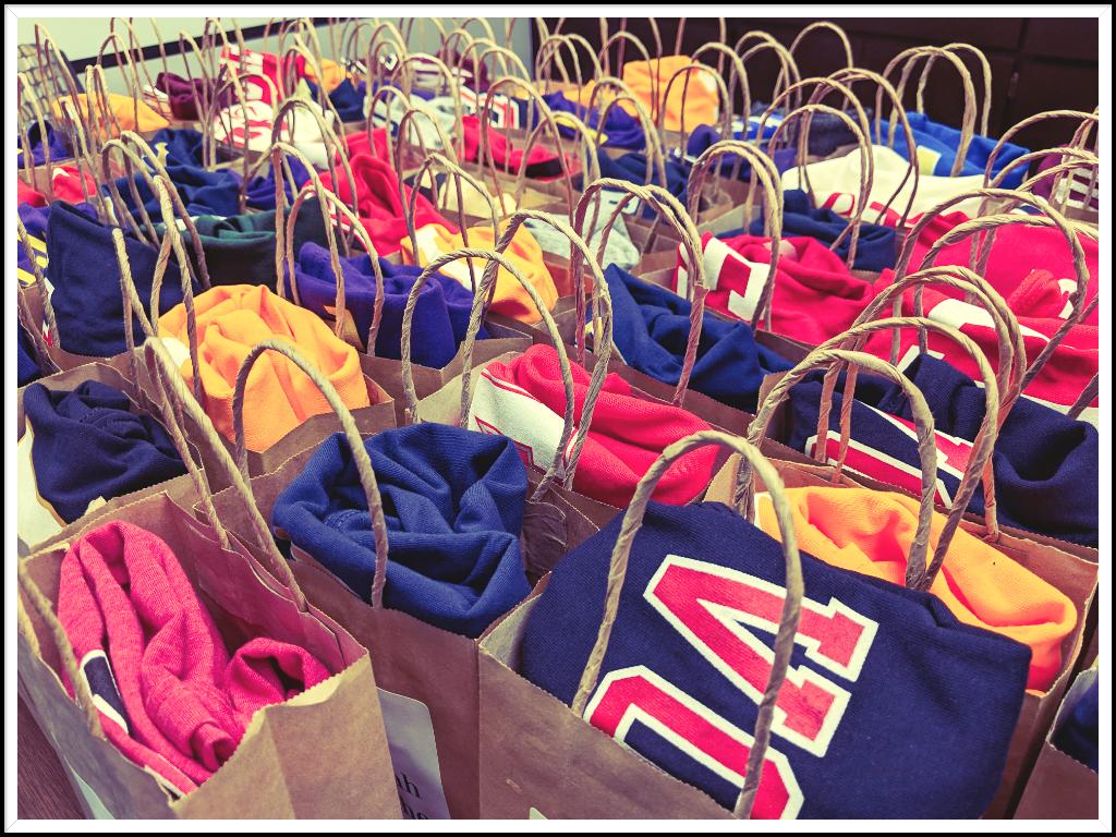 davidsonacademy's tweet photo. We're ready for College T-Shirt Day! #DavidsonAcademyPride #BeBuildBecome #DAClassof2019
✅ 63 Seniors
✅ 30 Different Colleges and Universities
✅ 16 States
✅ 100% College Acceptance https://t.co/3U0dsPrp7B