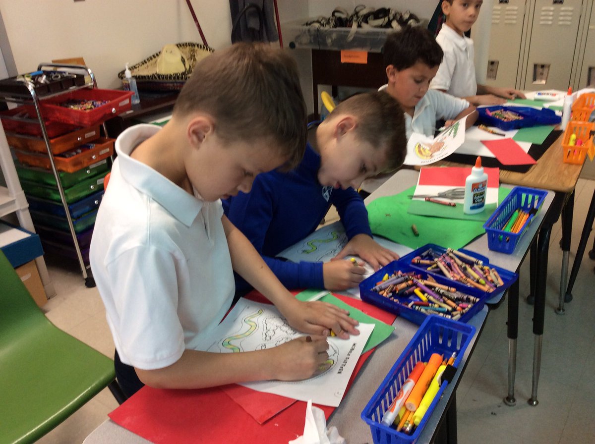 acssp1's tweet photo. Starting our Cinco de Mayo fun projects!  #ACSGatorpride https://t.co/9vygqkTwMC