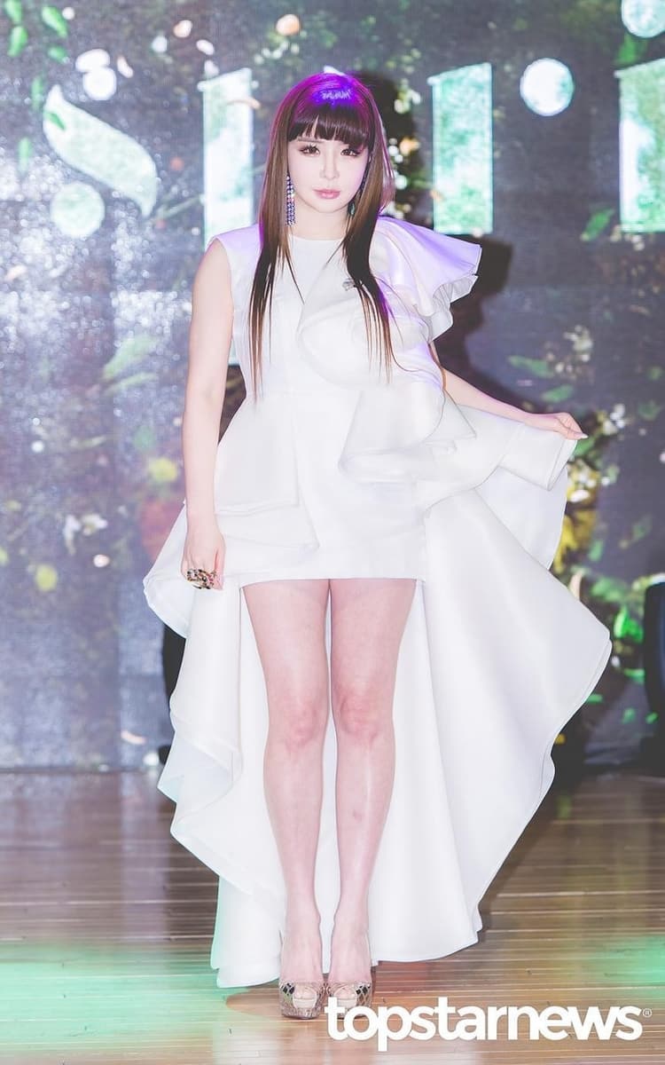 2NE1Achievement's tweet photo. Best-selling albums by female K-pop soloists on Gaon in 2019 so far:
1. Park Bom - โSpringโ (15,137) ๐๐๐ป
2. Tiffany Young - โLips on Lipsโ (10,564)
3. Hyomin - โAllureโ (10,237)
4. Chungha - โ๋ฒ์จ 12์โ (10,000)
@haroobomkum #2NE1 #ParkBom_444 #ParkBom_Spring https://t.co/GUOtBgQ8zg