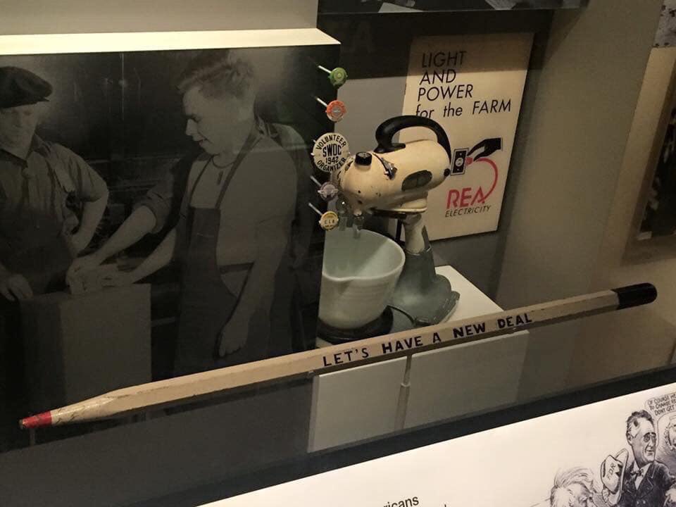 HoustonHppa's tweet photo. Promotional Products Work Week is right around the corner! We thought we would share a few of the items on display in the Business Enterprise wing of the Smithsonian. From the beginning of commerce branded marketing has been a staple and will always be! #promoproductswork #promo https://t.co/29XATkXMpa