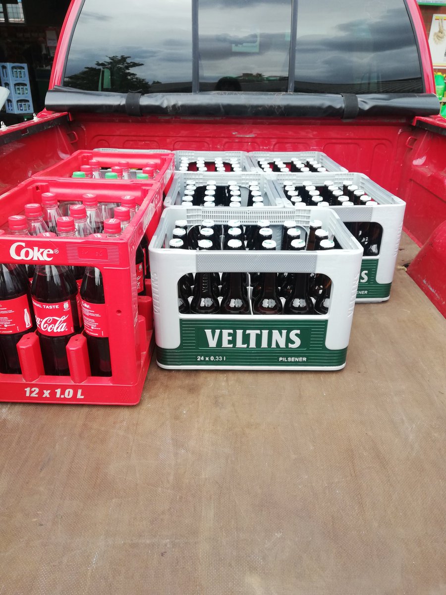 19KAY09's tweet photo. Wozu so'ne Ladefläche halt gut ist..
(Veltins hin oder her..) #TeamPickUp https://t.co/nhetxmH2cH