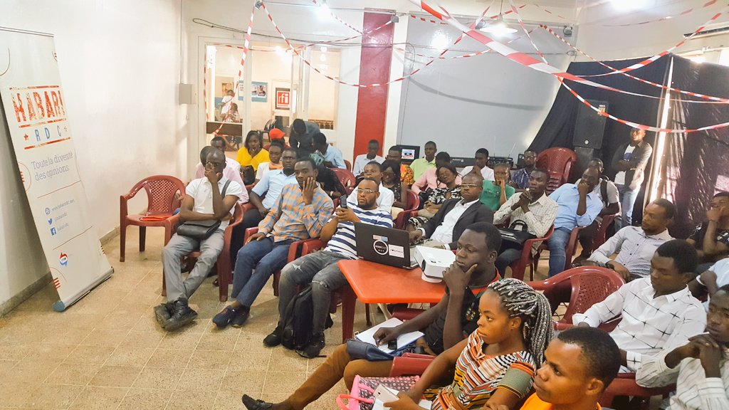 FBwirhonde's tweet image. L&apos;assistance à bien répondu. @habariRDC est bien accompagné pour son #CaféBlog à  #Lubumbashi. 
@tshilumba_lub @jvangu @RichNdambo @Eliekapasa2 @StephaneKabamb @MinMEDIAS_RDC