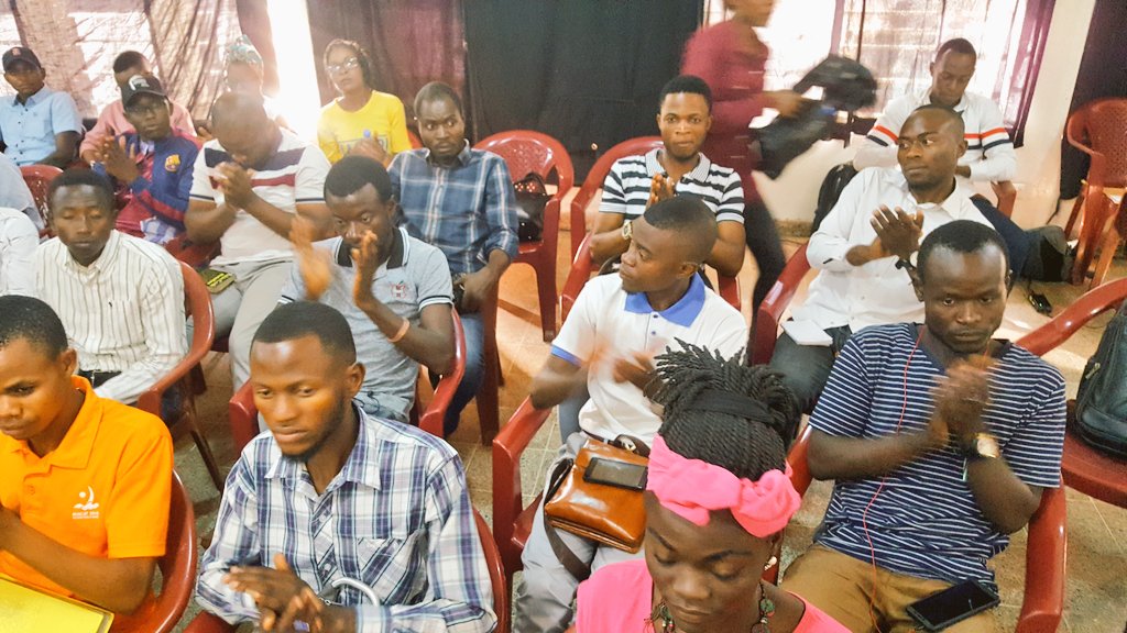 FBwirhonde's tweet image. L&apos;assistance à bien répondu. @habariRDC est bien accompagné pour son #CaféBlog à  #Lubumbashi. 
@tshilumba_lub @jvangu @RichNdambo @Eliekapasa2 @StephaneKabamb @MinMEDIAS_RDC