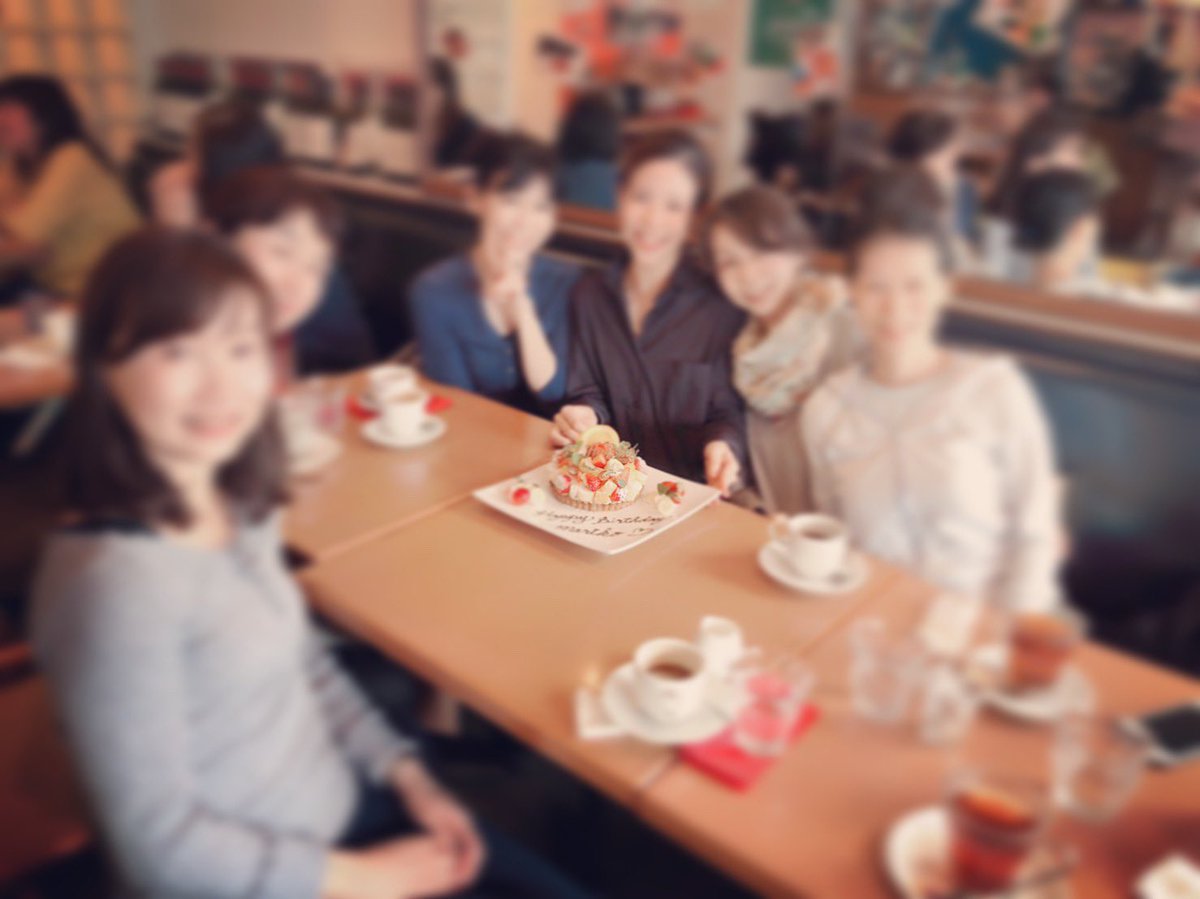 marin201691's tweet photo. お誕生日をお祝いしていただきました。幸せな先生です。
感謝の気持ち♡ 

#バレエスタジオ #バレエスタジオマリン #江田 #自由が丘 #田園都市線 #balletstudiomarin https://t.co/eW3BBnPEhA