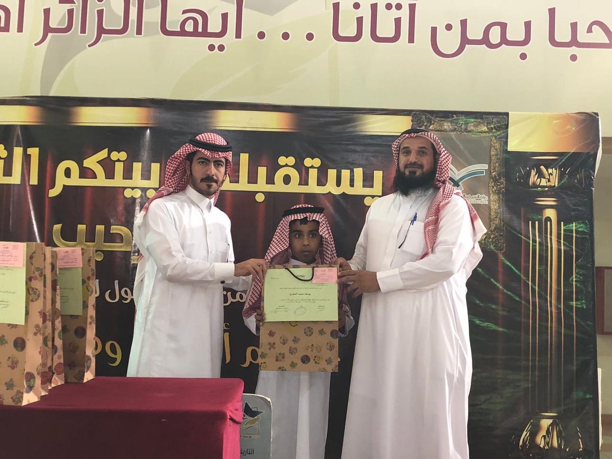yarmook11's tweet photo. تكريم الطلاب المشاركين في مسابقة تقليم الاظافر بجهود المرشد الطلابي 
الأستاذ سيف السيف 
#تعليم_المذنب 
#الارشاد_الطلابي https://t.co/L0ZDBk2Igg
