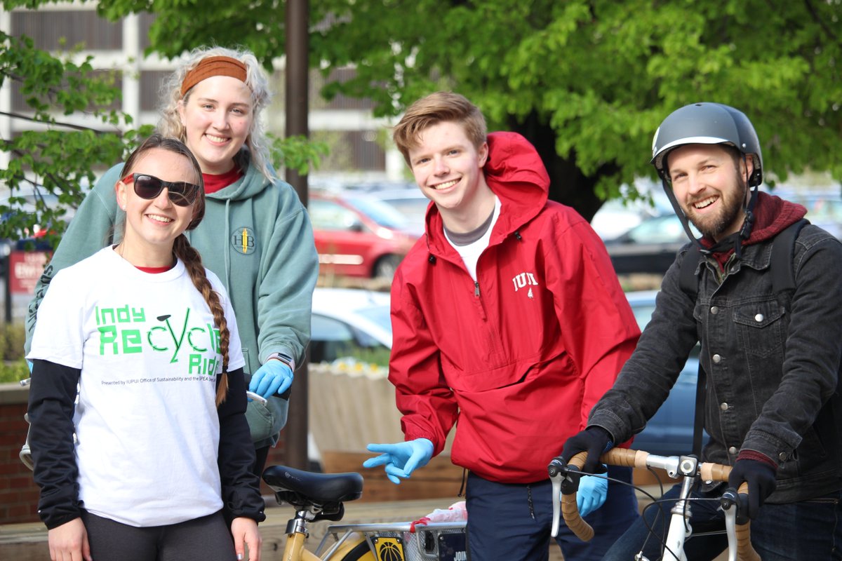 IUIONeill's tweet photo. The @IndyReCYCLERide is underway! Students are riding around Indy collecting trash. They'll bring it back to campus to sort out the recyclable material. We'll let you know how much they collected this afternoon! #RecycleRide @IUPUI @IUPUISustain @Pacersbikeshare @INCulturalTrail https://t.co/WhGVkg5skm