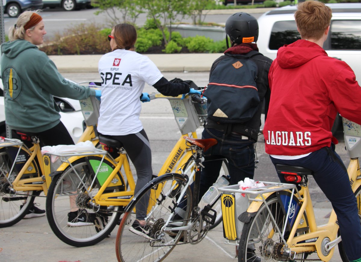 IUIONeill's tweet photo. The @IndyReCYCLERide is underway! Students are riding around Indy collecting trash. They'll bring it back to campus to sort out the recyclable material. We'll let you know how much they collected this afternoon! #RecycleRide @IUPUI @IUPUISustain @Pacersbikeshare @INCulturalTrail https://t.co/WhGVkg5skm