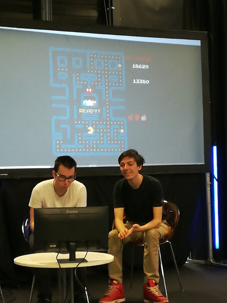 YumiIchyamana's tweet photo. On essaie de battre mon record sur pac man
#foiredangers #gaming #yumitsuba #ouestgames #pacman #hitscore https://t.co/4qR1uWqkee