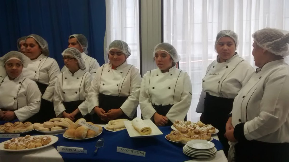 johanampajarito's tweet photo. Curso de repostería, presentación gastronómica. https://t.co/vWQGHLwxxO