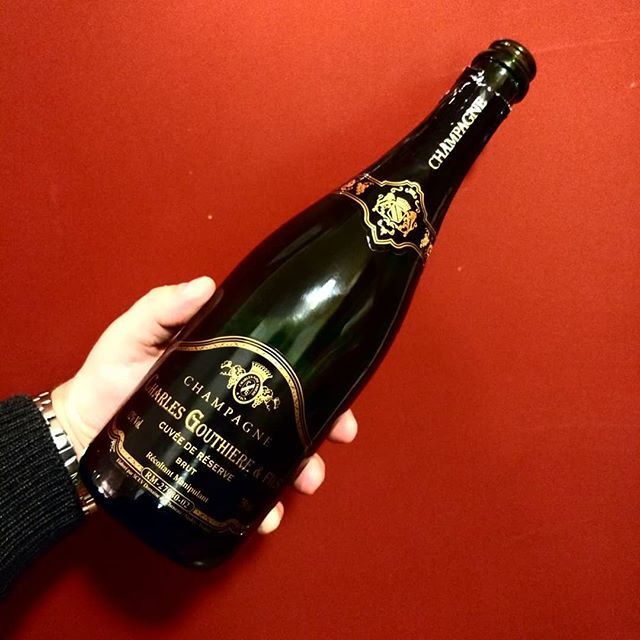 Today for #mychampagnefriday I bring you to Côte des Bar
We are far to the most famous Champagne area of Marne (Montagne de Reims, Vallée de la Marne and Côte des Blancs) that is in the North and quite near to Chablis that share a similar ground composit… bit.ly/2Pt0ZrK