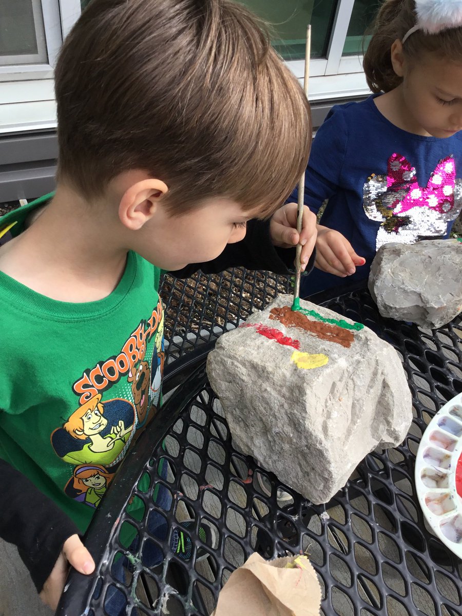 joanne_pizzuto's tweet photo. Our garden art project has started in our third classroom. So impressed with how excited our friends were to begin making beautiful paintings on pieces that will be displayed in our garden. https://t.co/J504adFE4g