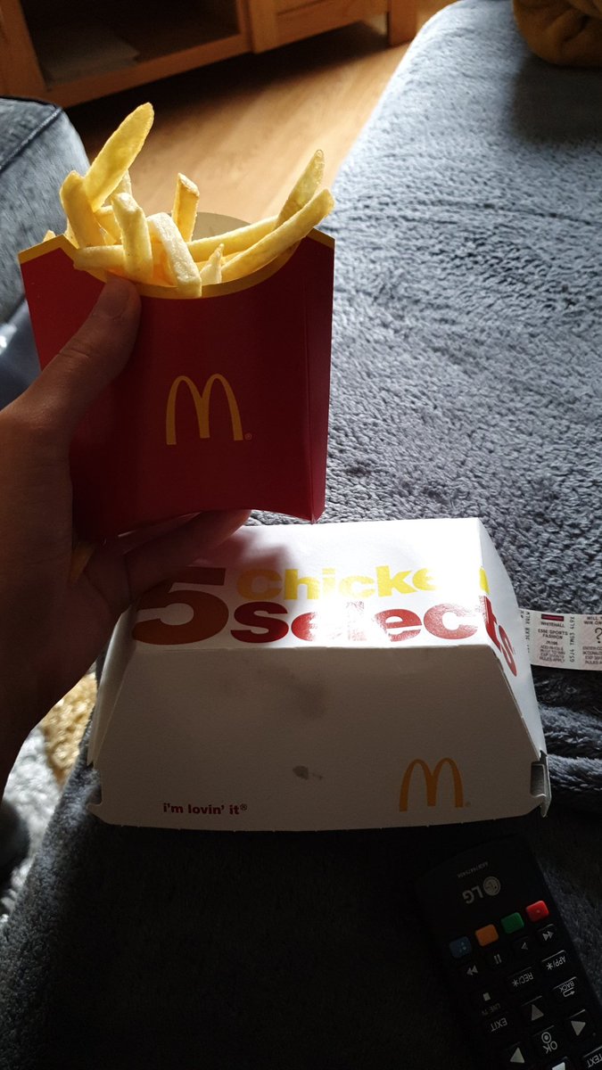 Wtf? Where are my monopoly sticks. Peace of shits <a href="/McDonaldsUK/">McDonald's UK</a>