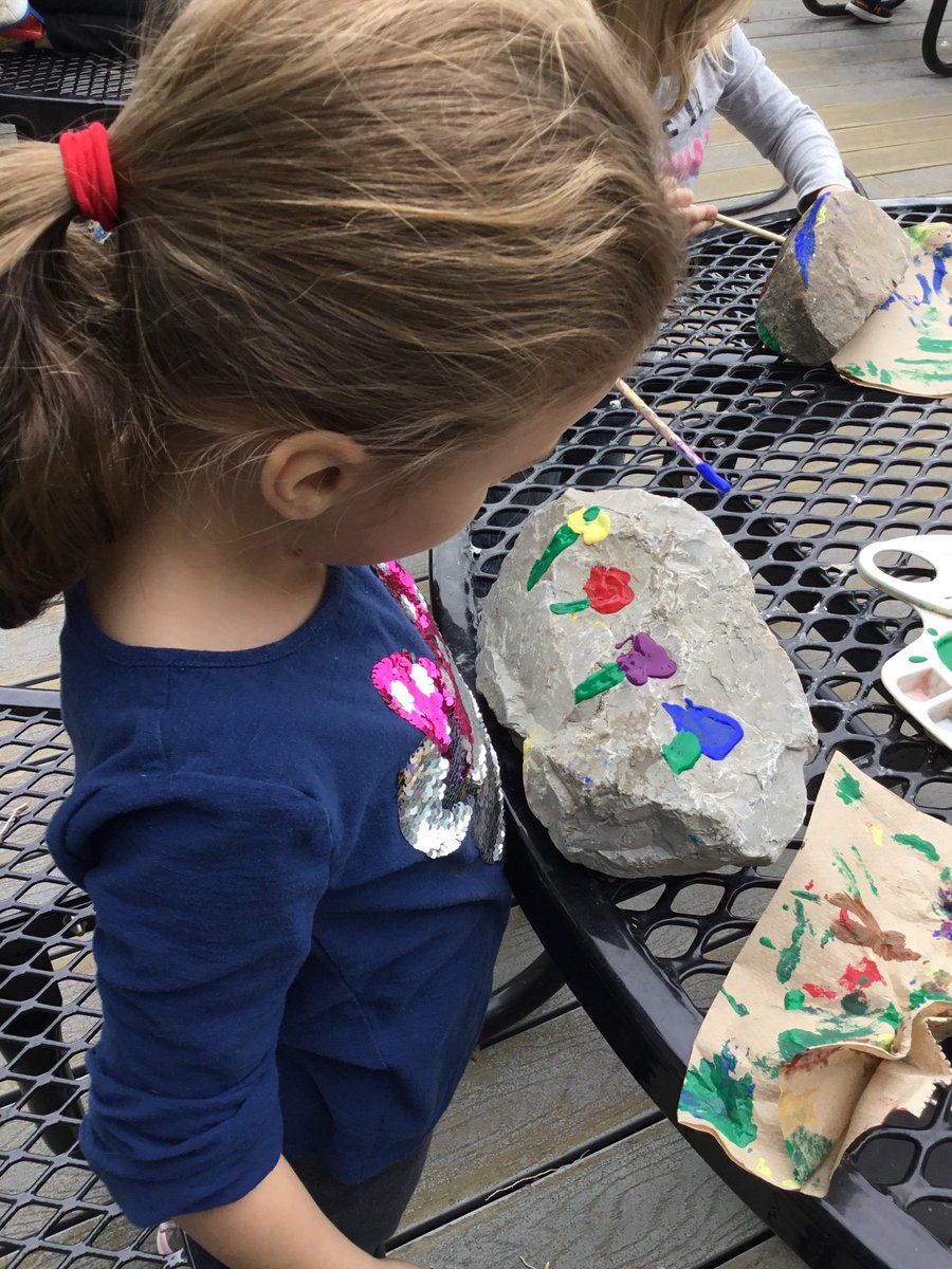 joanne_pizzuto's tweet photo. Our friends were inspired by the beautiful flowers that are growing in the garden. https://t.co/5DZChEkdcP