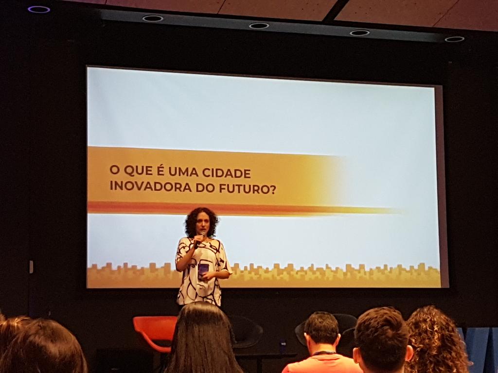 rperret's tweet photo. Com a palavra, Ana Guerrini, diretora de políticas públicas da 99 no #8redes #RedesWeGov #redesegov https://t.co/WhQpm4evo7