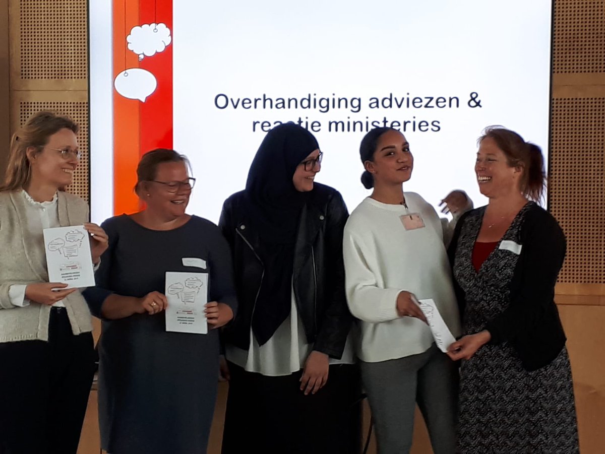 SpeakingMindsNL's tweet photo. Ietsje zenuwachtig werd verteld hoe ZIJ denken dat jongeren in armoede/ schulden zich optimaal kunnen ontwikkelen op het gebied van beweging en gezondheid. Nieuwsgierig geworden? Zie de foto’s!!! #speakingminds #jouwmeningtelt https://t.co/tgkKUuYK63