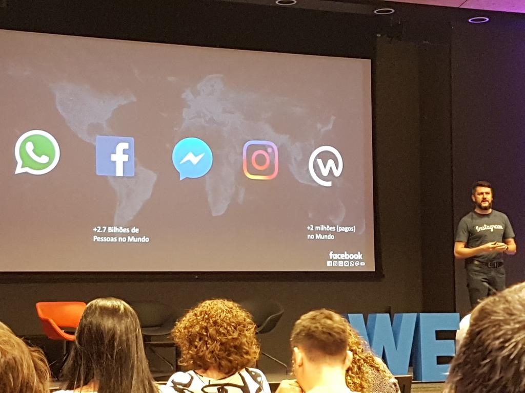 rperret's tweet photo. Adriano Marcandali vai falar sobre esse W aí, do portfólio de produtos do Facebook no #RedesWeGov #redesegov #8redes https://t.co/opPYixUWpn