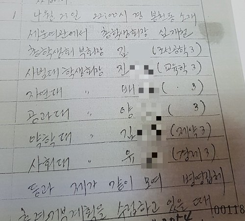 유시민이 KBS서// 안맞기 위해 동지를 보호하며 진술서 써다 자신의 글솜씨를 발견했다 씨불더니 (사실은) 동지의 이름과 행적 및 조직을 일목요연하게 불어 자신은 풀려나고, 심재철이 5년형 선고 받았덴다/ (유사시민) "일전에 미처 진술 못하고 불명확한 사항을 상세히 진술코저 합니다" (압권이다)