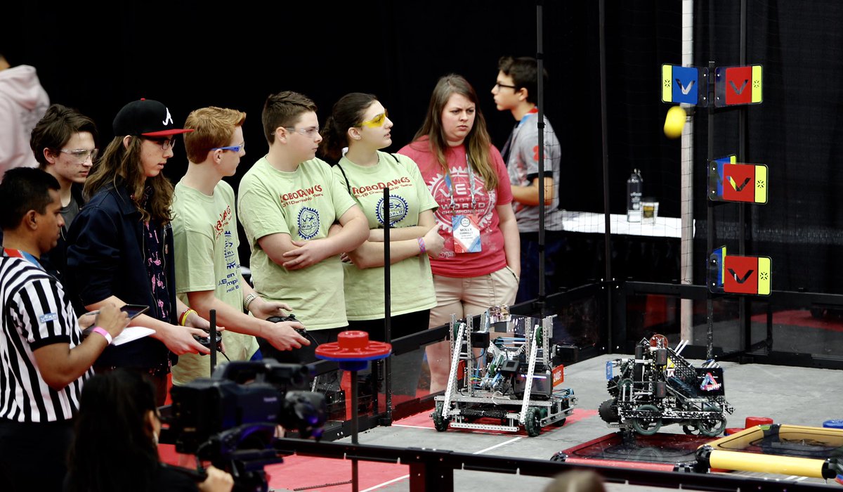 FRCRoboDawgs's tweet image. First three RoboDawg matches at the VEX World Championship.  Three RoboDawg wins.  Great teams here - this will be a battle all the way to Saturday