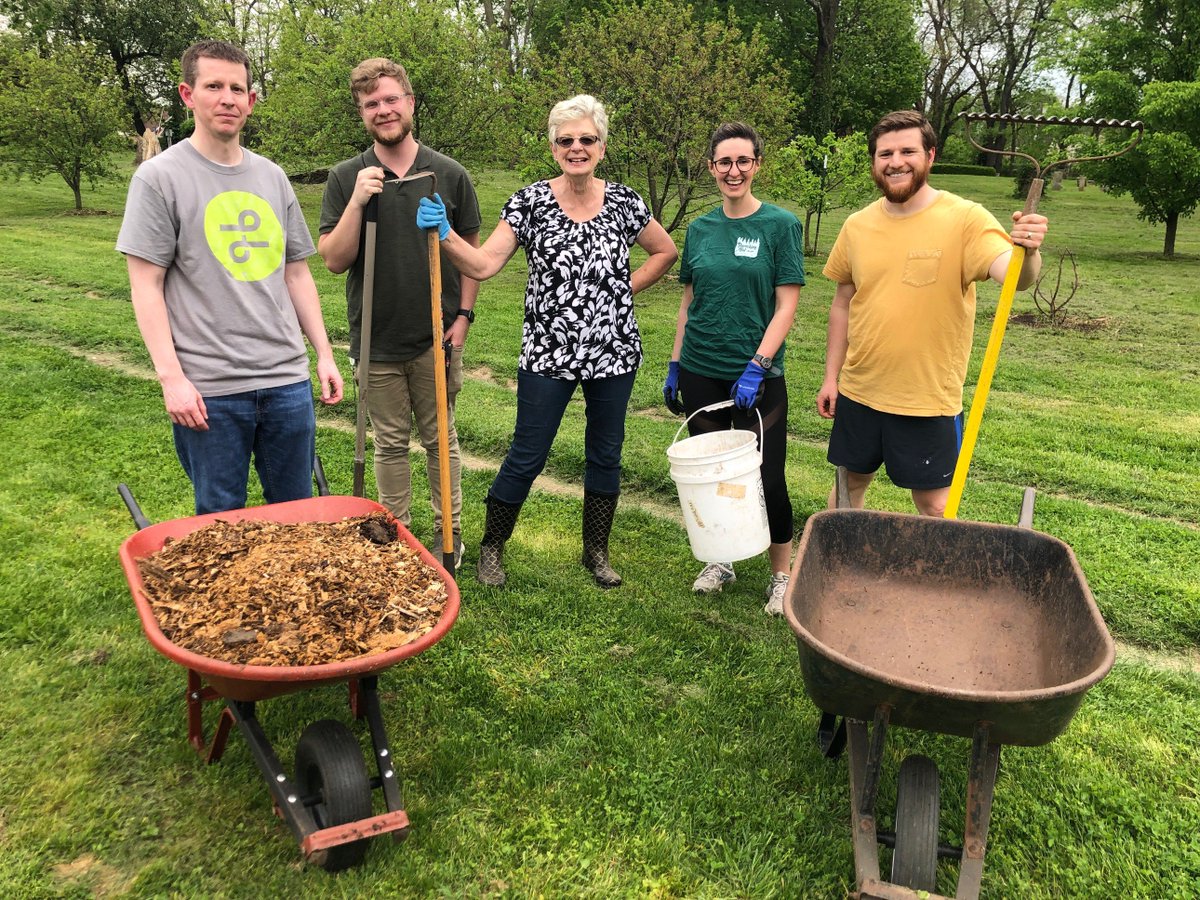 Lextran's tweet photo. We topped off #getonboard day by volunteering for #LexGiveBack week. We worked with @seedleafLex planting watermelons, tomatoes, & herbs in their U-Pick London Ferrell Garden on 3rd St. (accessible by Rt. 9 😉). Come by later & pick some fruits, veggies, & herbs planted by us! https://t.co/md1eKpNs0w