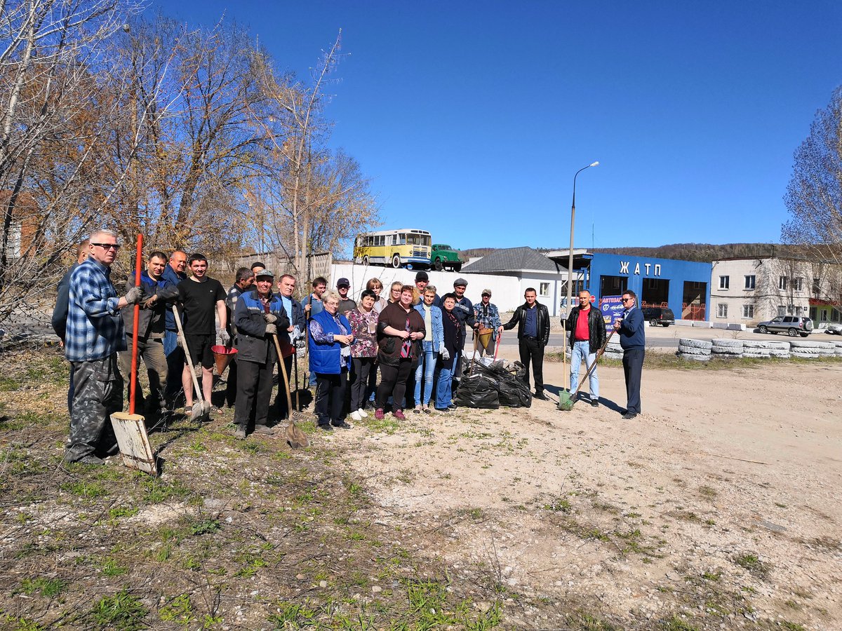 Еще один субботник с <a href="/MZUqwuWSXDIotas/">Жигулевское автотранспортное предприятие</a>, кафе "Старый гараж" и Морквашинским общественным советом. Спасибо Вам, вы огромные молодцы!!!