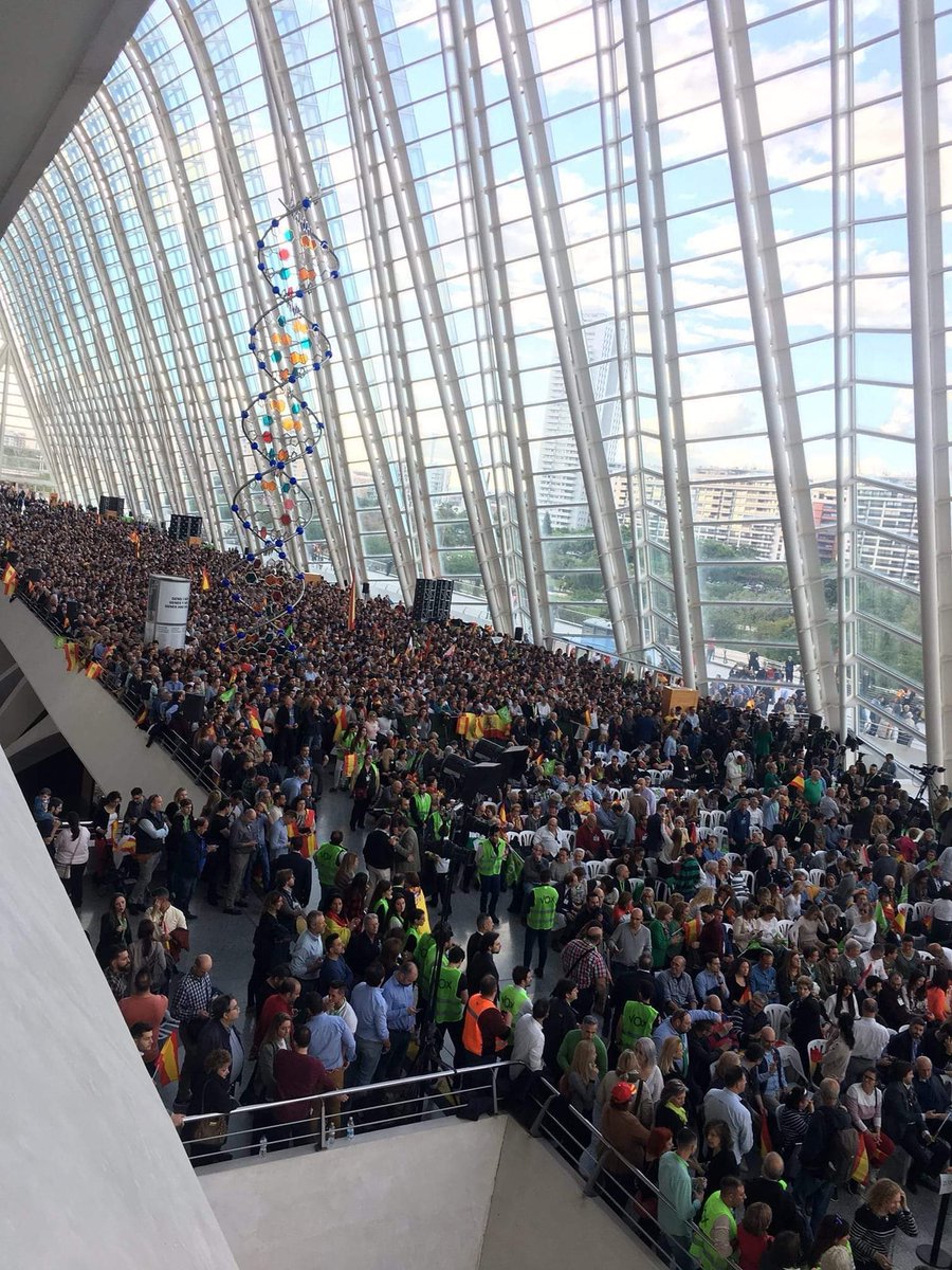 Impresionante ayer jueves #Valencia .
VOX ✅🇪🇸
La voz silenciada, las personas abandonadas y la #EspañaViva 🇪🇸tienen su  💪💪💪  el  #Domingo28abril .
#PorEspaña
#CandidatosPorEspaña