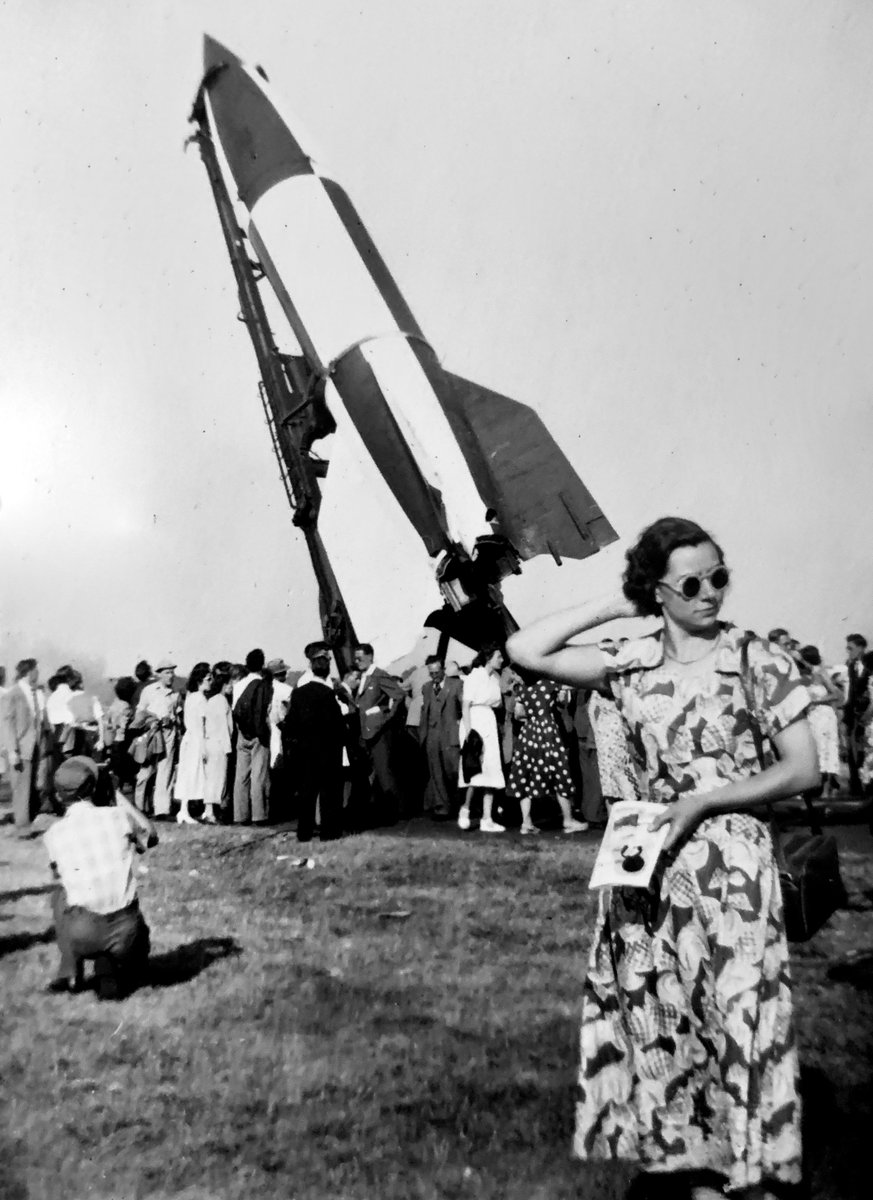 VisualizeChange's tweet image. It seems that when you&apos;re dating an aeronautical engineer in post-war England, one of the things you do is strike a pose in front of a captured Nazi terror weapon while he holds your purse. #coolfactor #mybadassparents #vogue #bluesteel
