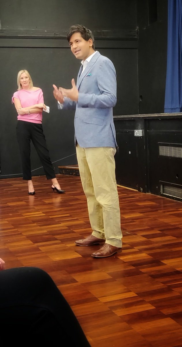 DCFInfo's tweet image. Gosport MP @cj_dinenage &amp;amp; @MMagudia, MD of the Digital Currency Foundation visited the Brune Park Community School to personally hand over the cheque that represents the DCF's goal to support education in the UK