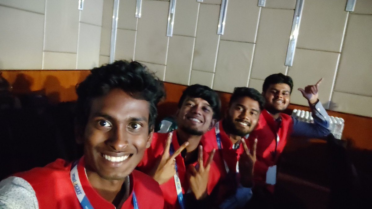 tchallaa11's tweet photo. #techgium with @tchallaa11 @frosstech @santhosh_ac @GanpathKailash https://t.co/USGiKC41N4
