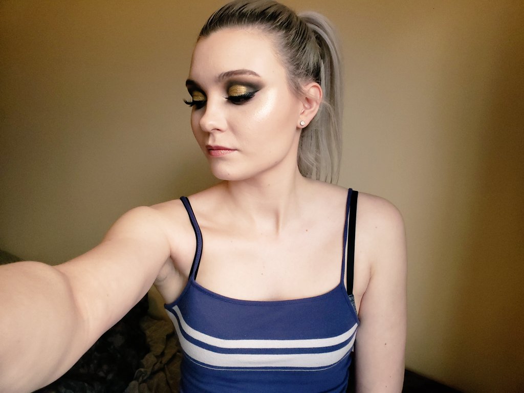 Hopesmakeup's tweet photo. Loved doing this look last week. I have been struggling lately with creating looks and I am setting a goal for Monday to create minimum 3 looks a week. I am going to get out of this rut. 
https://t.co/366it3k5Hs https://t.co/9a0JuGRaQD