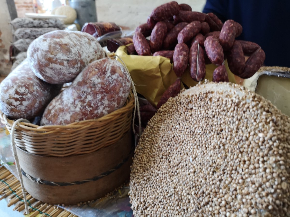 monicacesarato's tweet photo. It's a hard job but somebody's got to do it... Foodbloggering at Formaggio In Villa Villa Farsetti 

#formaggioinvilla #villafarsetti #veneto #cheese #wine #beer #lifeofafoodblogger #winetasting #cheesetasting #beertasting #foodinveneto #foodie #venetofood #foodblogger https://t.co/iJnMxnpZ8L