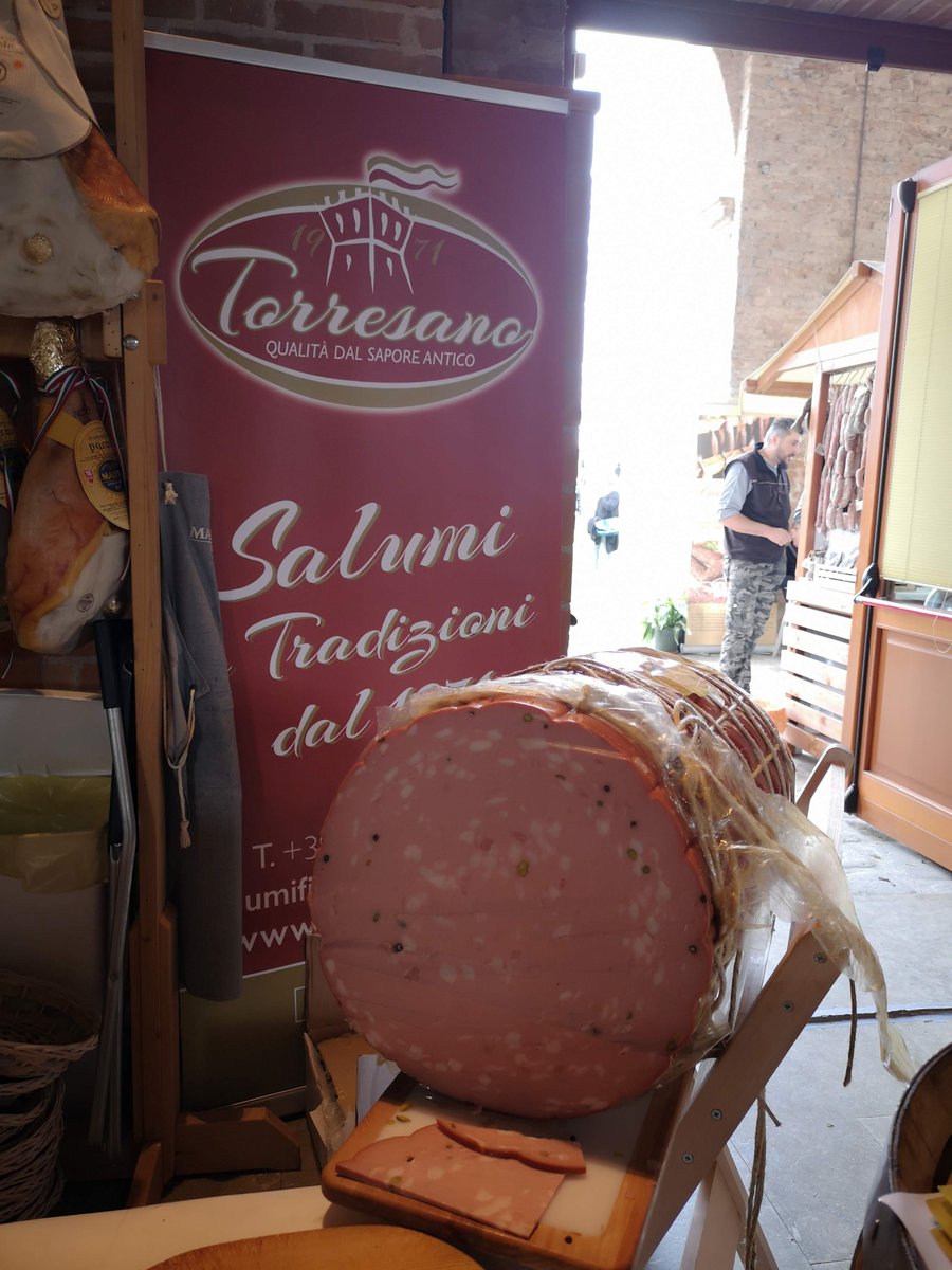 monicacesarato's tweet photo. It's a hard job but somebody's got to do it... Foodbloggering at Formaggio In Villa Villa Farsetti 

#formaggioinvilla #villafarsetti #veneto #cheese #wine #beer #lifeofafoodblogger #winetasting #cheesetasting #beertasting #foodinveneto #foodie #venetofood #foodblogger https://t.co/iJnMxnpZ8L