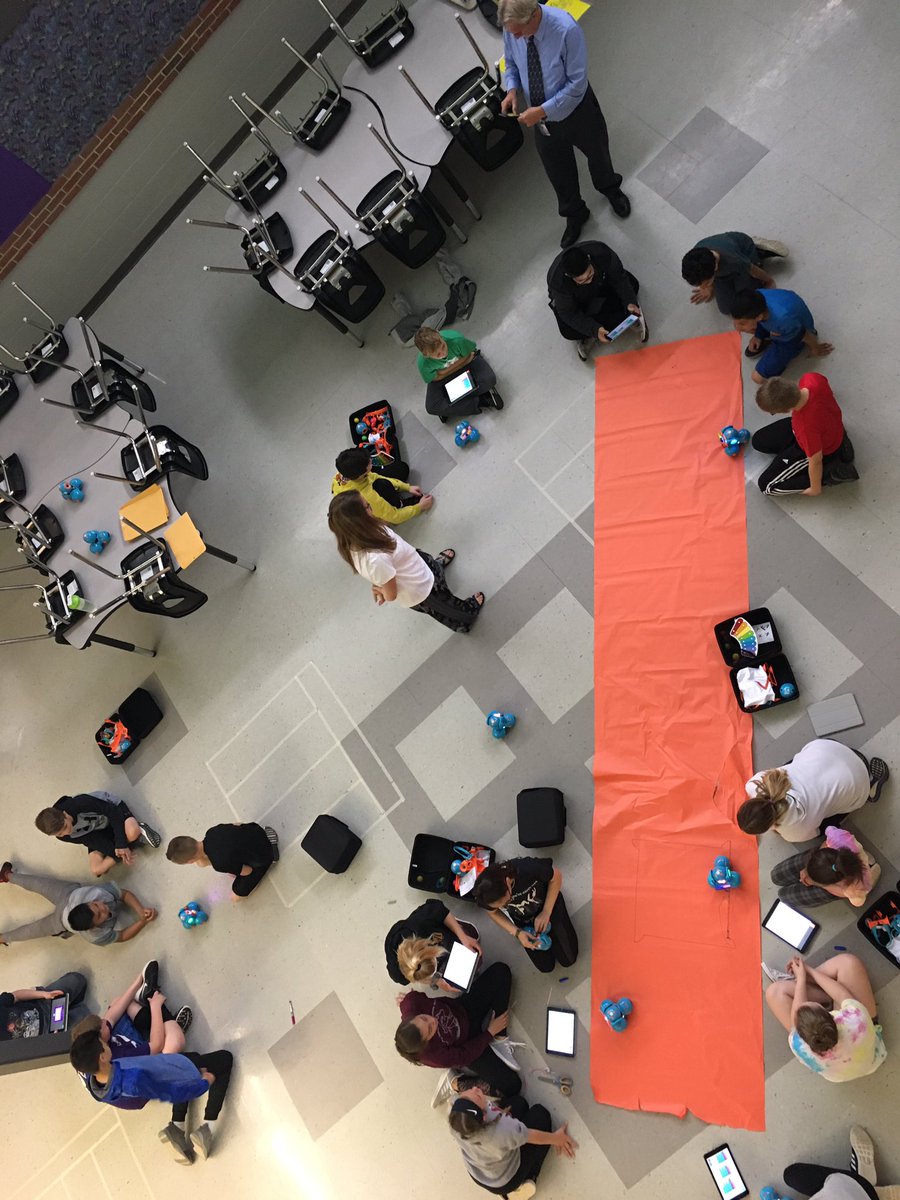 CVISLibrary's tweet image. No better way to review geometric shape &amp;amp; angles than w #dash @WonderWorkshop. @CVIS17350 #R2R