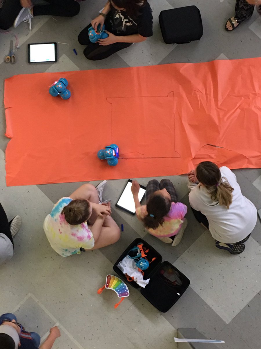CVISLibrary's tweet image. No better way to review geometric shape &amp;amp; angles than w #dash @WonderWorkshop. @CVIS17350 #R2R