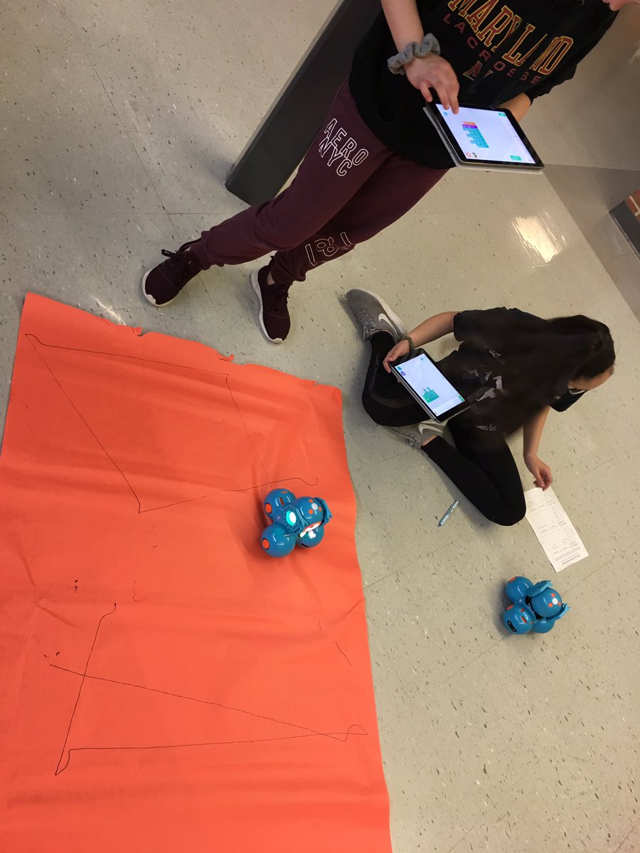 CVISLibrary's tweet image. No better way to review geometric shape &amp;amp; angles than w #dash @WonderWorkshop. @CVIS17350 #R2R