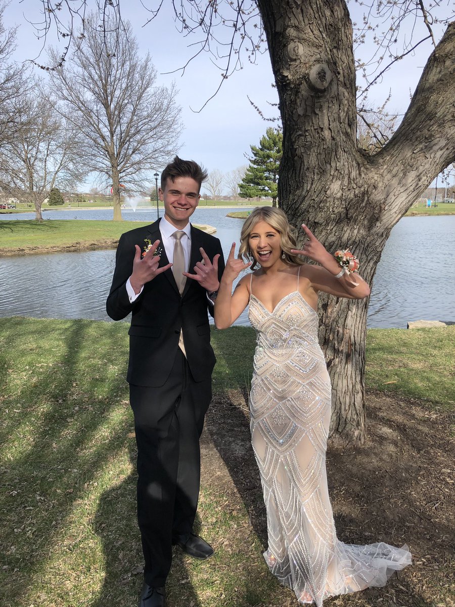 Alexis_Jolee's tweet photo. Happy birthday buddy🎉🎉 hope your fishies stay alive to keep as pets😍 thanks for everything, make today the bestest day ever🤷‍♀️ @nolanvondra https://t.co/aY9dpTeG9t