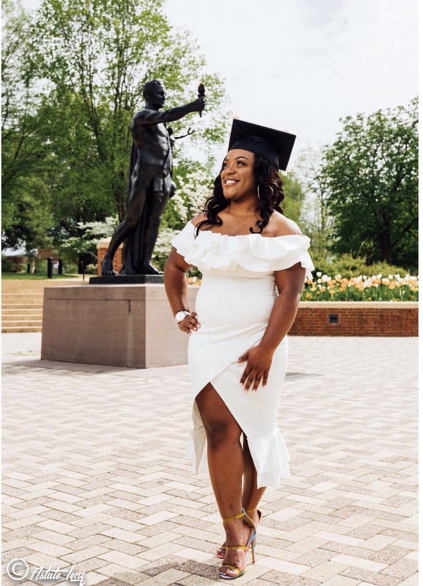 embraceyourface's tweet photo. Grad SZN 🎓✨😆 Congratulations Shamia ❤️
 #knoxvillemua #knoxvillebeauty #utk19 #GradSzn #senioryear #MOTD #melaninqueen #wocmakeup #beautiful #glowing #graduating https://t.co/qPTdL9iRCJ