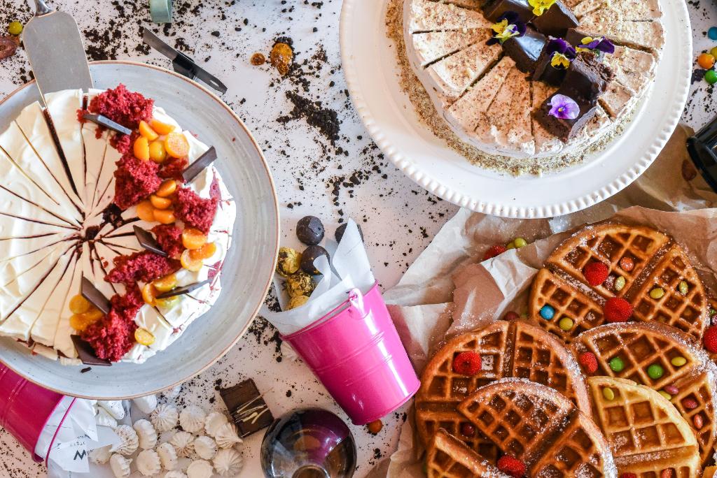 W DOES NIGHT BRUNCH - Sabados de 8 PM a 12 AM 
W DOES BRUNCH  - Domingos de 12 PM a 4 PM
Valor por persona: COP $125.000* incluye todo lo que quieras comer y free flow de bebidas.

*El valor incluye impuestos. No incluye servicio.