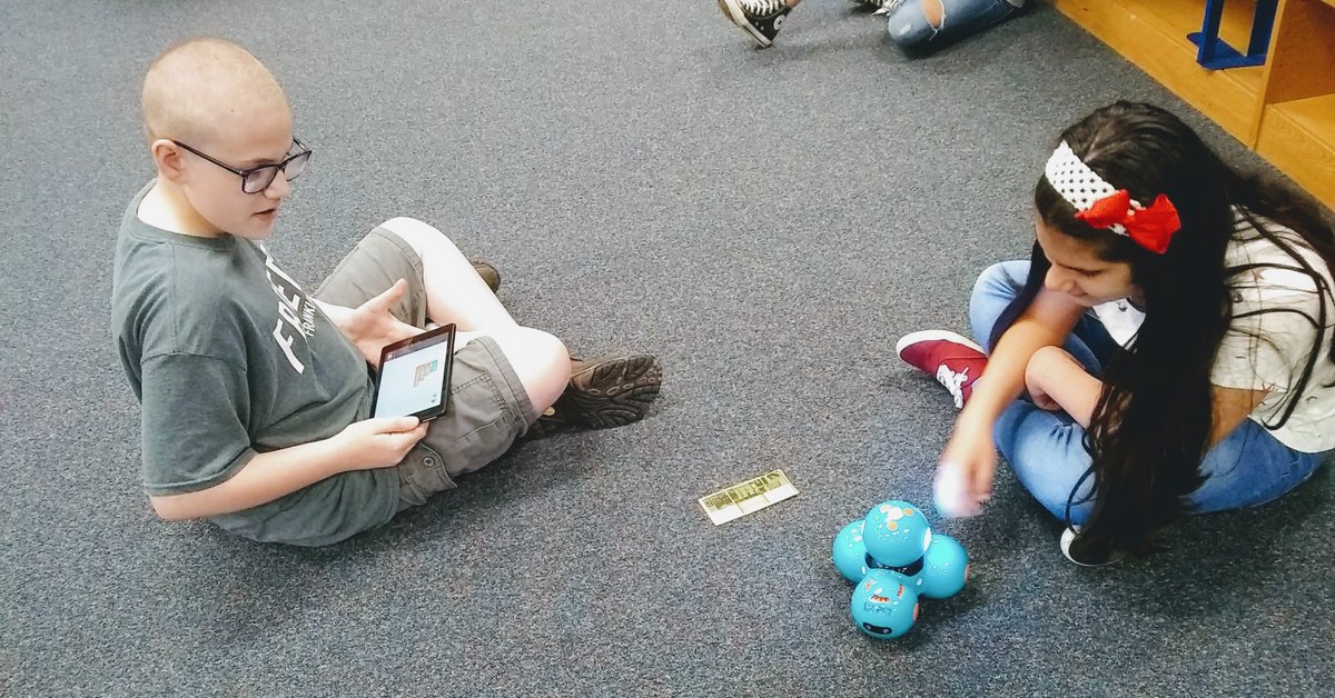 fssdfismedia's tweet photo. Some of our students are taking a break after testing today! I love to see the smiling faces when students are coding. Coding is for EVERYONE! Collaboration between students makes me happy! #CSforall #computationalthinking #coding #code4TN https://t.co/zc11PI6sjk