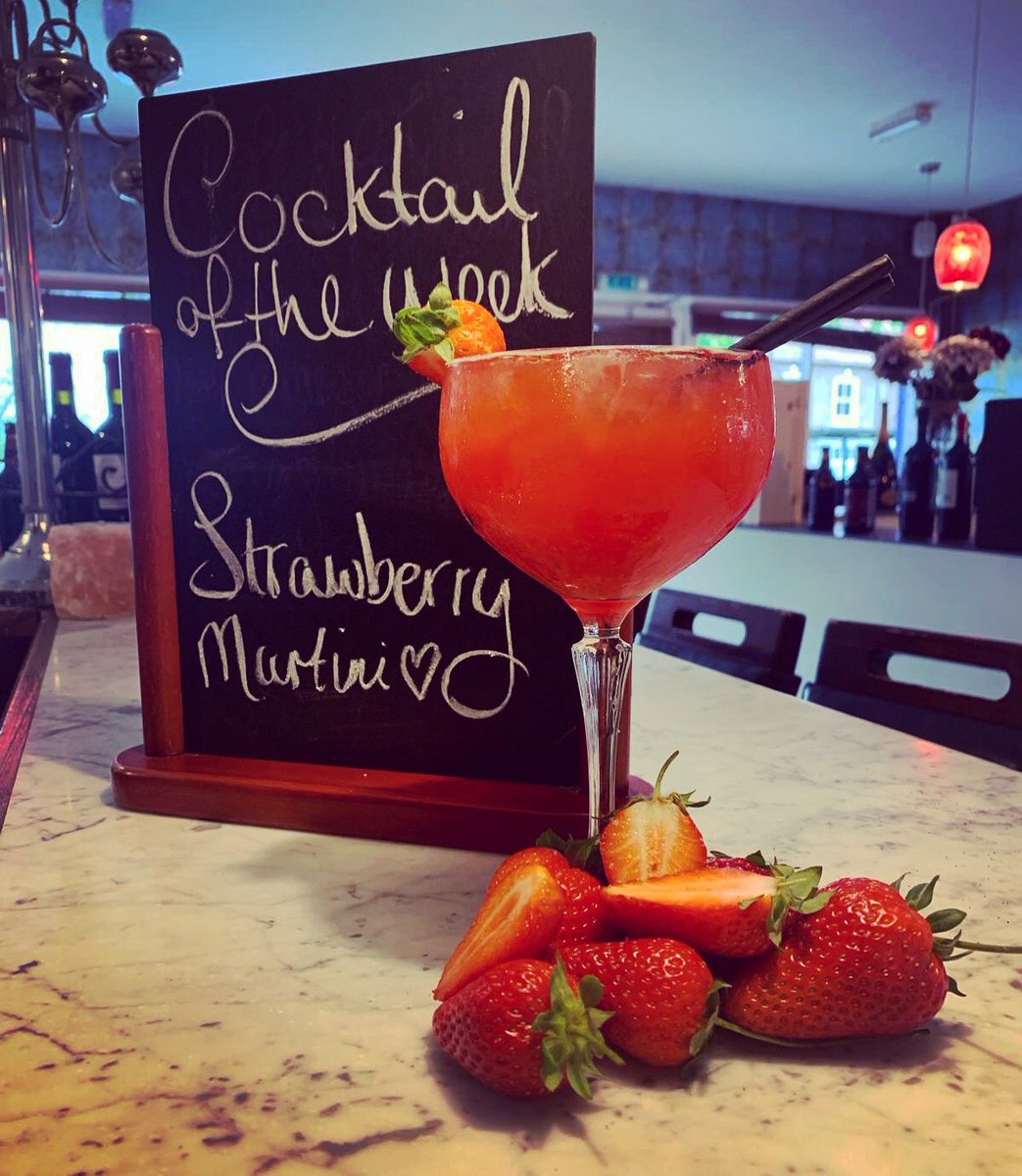 cafelilli's tweet photo. 🍓🍓🍓Cafe Lilli Cocktail of the Week...Strawberry Martini 🍸😍♥️ #cocktailoftheweek #cafelilli #tasteofsummer https://t.co/btdYjbTtEq