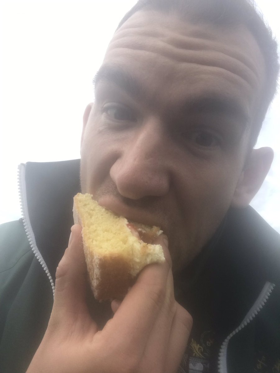 MrCTeacherRef's tweet photo. Mums are stepping up the cake game!!! Very happy with this 3.30 delivery to the classroom! #teacher5aday #cake #Yum #Bribesaccepted https://t.co/re9NIx7a8G