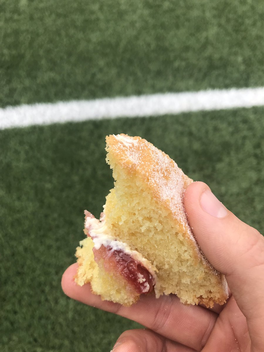 MrCTeacherRef's tweet photo. Mums are stepping up the cake game!!! Very happy with this 3.30 delivery to the classroom! #teacher5aday #cake #Yum #Bribesaccepted https://t.co/re9NIx7a8G