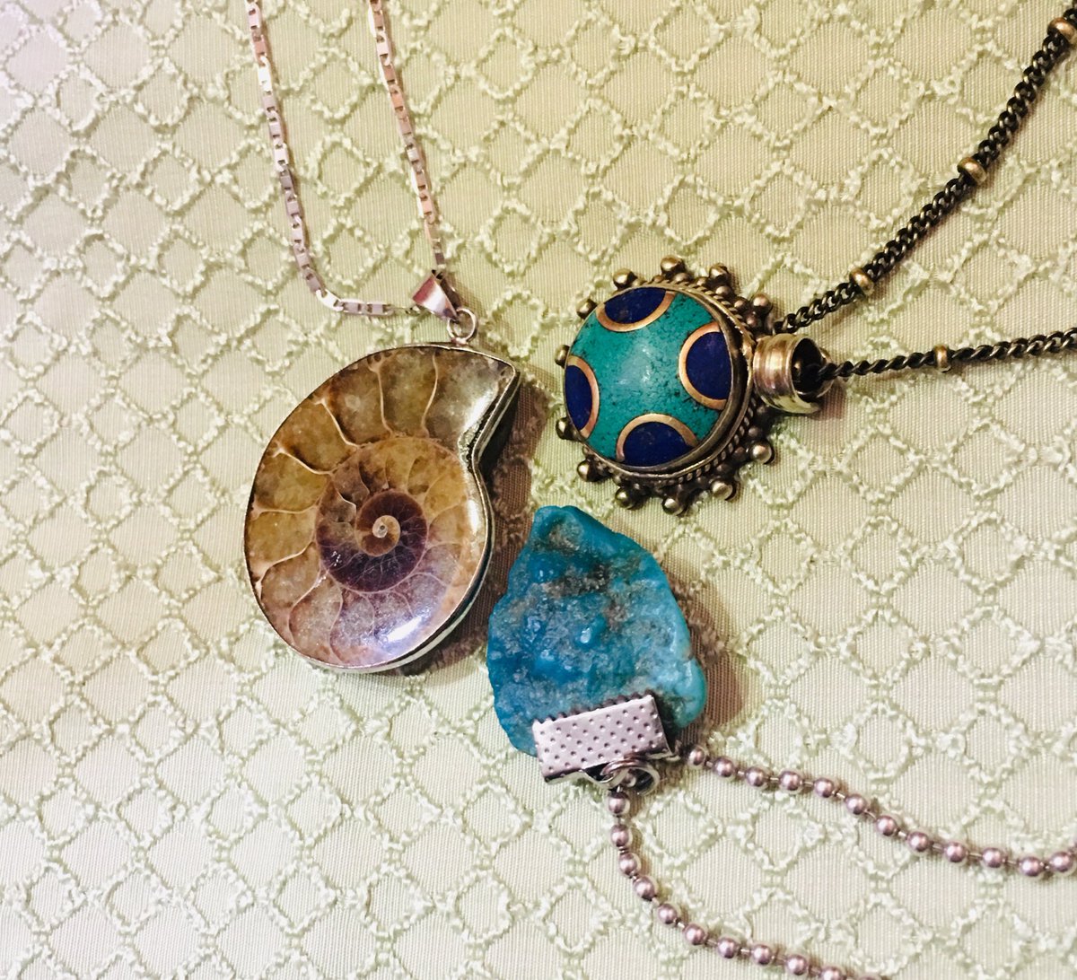 DianaQuo's tweet photo. My Family Teamed up 
و قعدوا يفكوا السلاسل بتاعتى من بعض
If That wasn’t Love what would it be 
#DQ
#TeamMaged
#Gems
#SinaiiTruquoise 
#Afghan
#Fossil https://t.co/L7qx0twSyu