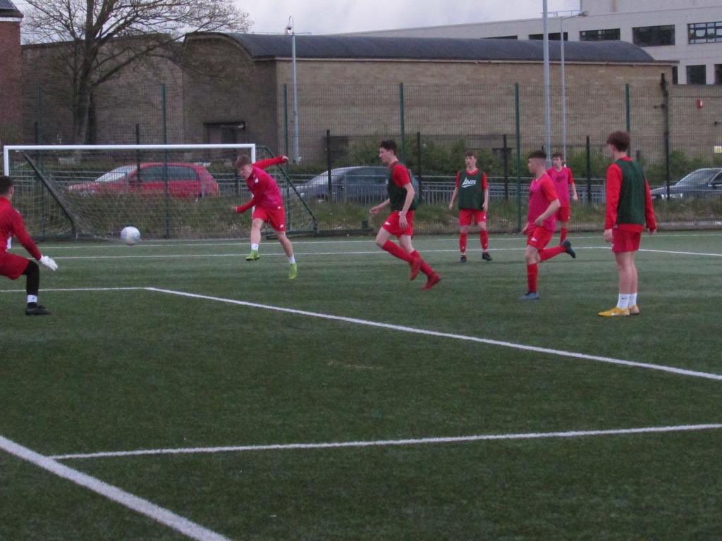 BCAFC_FDP's tweet image. Great afternoon with our 15s, 16s &amp;amp; 17s, playing a three way tournament 

👏🏼👏🏼👊🏼⚽️

#creatingpathways #bcafc